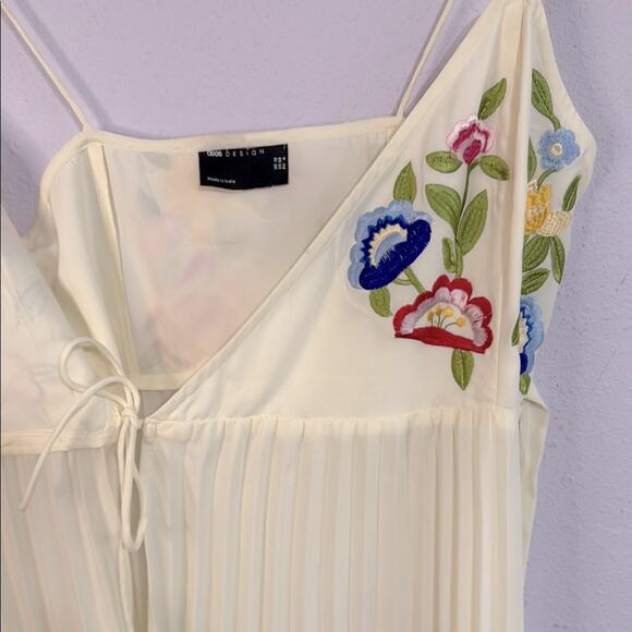 ASOS Women Cream Embroidered Pleated Cami Wrap Midi Dress Size 6 - Picture 7 of 11